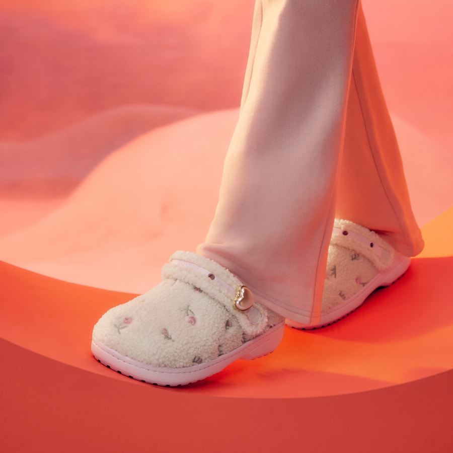 Hollister x Crocs Classic Unfurgettable Clog - Image 3